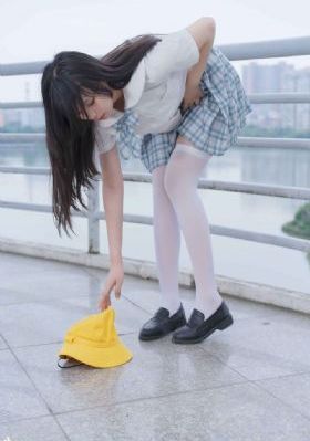 欧美女星孕妇海边游玩_高清在线观看电视